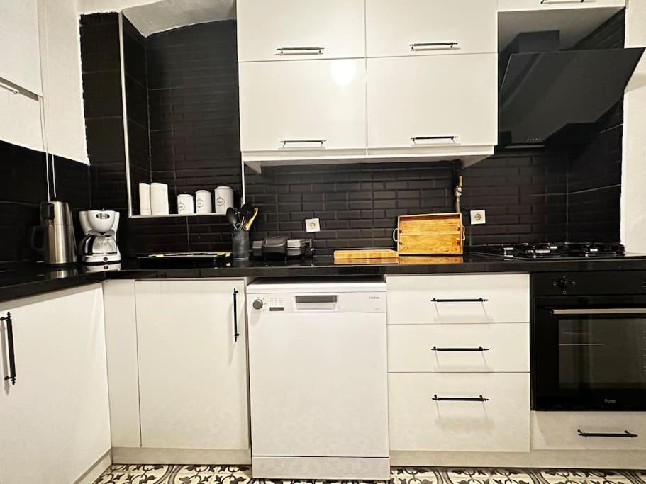 Daire Historical Flat In Galata - Tatar Beyi Street *