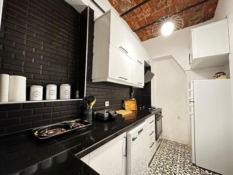 Daire Historical Flat In Galata - Tatar Beyi Street